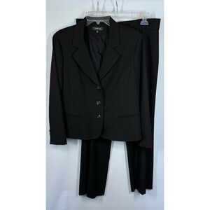 Korinna Women’s 2p black pant suit size 10 petite